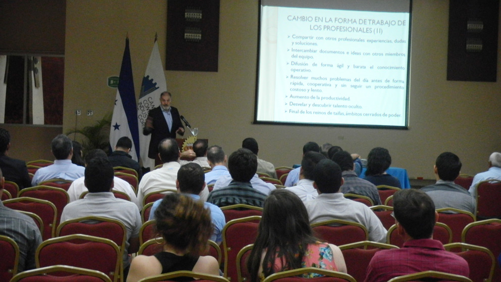 Conferencia Periodismo 2.0 – Dr. Santiago Tejedor