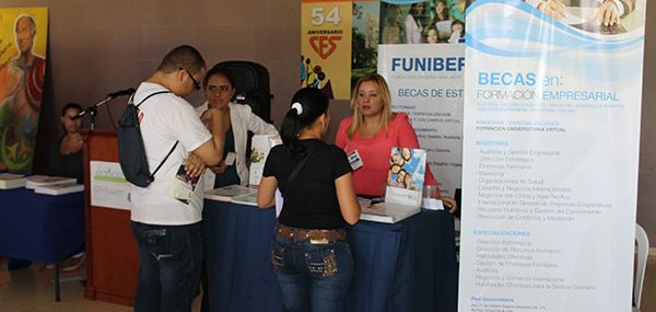 FUNIBER participa en la Feria de Pasantía y Empleo de la UASD