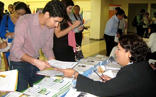 Éxito de participación en la Tercera Expo Becas de Postgrado en El Salvador