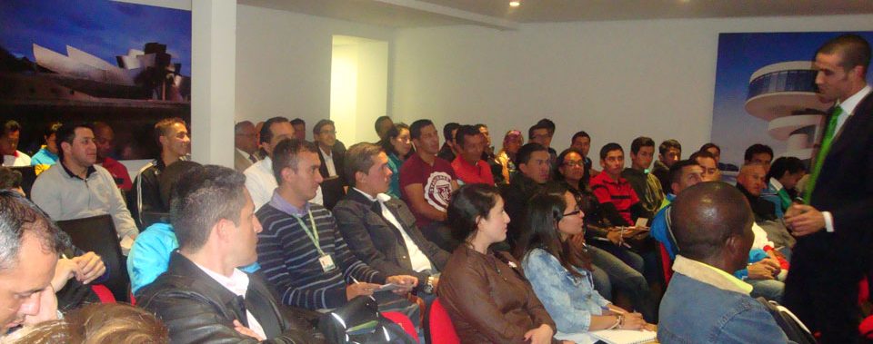 Antonio Bores impartió la conferencia sobre la metodología a seguir en el entrenamiento deportivo de alto rendimiento en Colombia