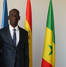 El exministro del Senegal, Mamadou Diop Decroix, visita FUNIBER