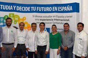FUNIBER entrega Beca a estudiante de México para estudiar en UNEATLANTICO (España)