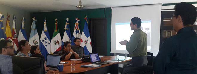 FUNIBER presenta en El Salvador el Plan de Becas Corporativas