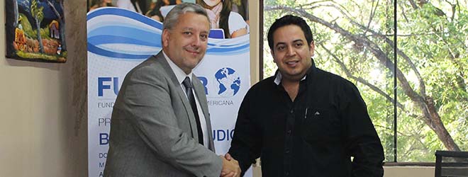 FUNIBER firma un convenio de Becas de Formación con la Municipalidad de Villa Elisa (Paraguay)