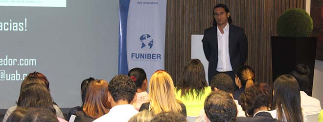 Gran éxito de convocatoria en la conferencia de Santiago Tejedor organizada por FUNIBER en Santo Domingo