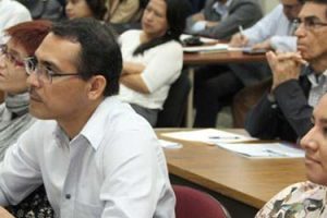 Gran acogida a la conferencia sobre modelos educativos en El Salvador