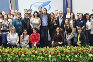 Gran acogida a la conferencia del Dr. Santiago Tejedor en Costa Rica