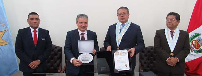 Presidente de FUNIBER recibe reconocimiento del Colegio de Abogados de Lima