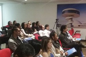 El Dr. Martín imparte conferencia sobre sobre psicología infantil en Bogotá