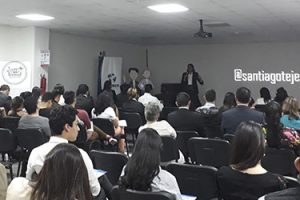 Las conferencias del Dr. Tejedor en Honduras cosechan un gran éxito de asistencia
