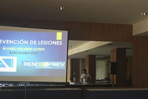 Álvaro Velarde imparte ponencia sobre prevención de lesiones en Barcelona (España)