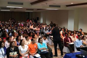 La conferencia sobre la Educación en el Siglo XXI del Dr. Silió despierta gran interés