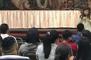 El ciclo de conferencias de Elvira Carles cosecha gran éxito de asistencia