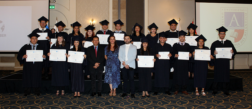 FUNIBER celebra graduación de 22 profesionales en El Salvador