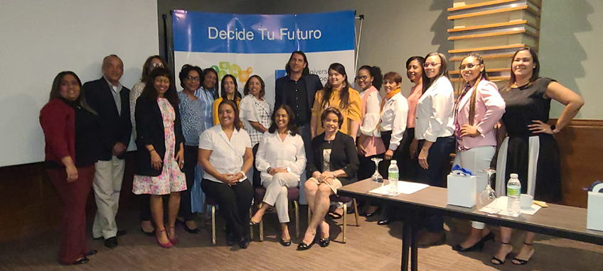 Santiago Tejedor imparte conferencia para colegios de Santo Domingo