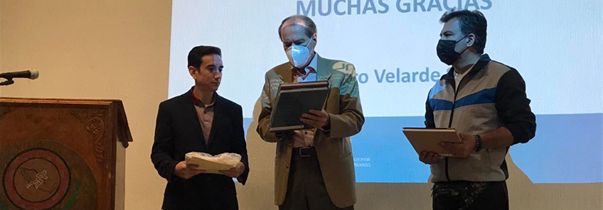 El doctor Álvaro Velarde Sotres imparte una ponencia en la Escuela Nacional de Entrenadores Deportivos en México
