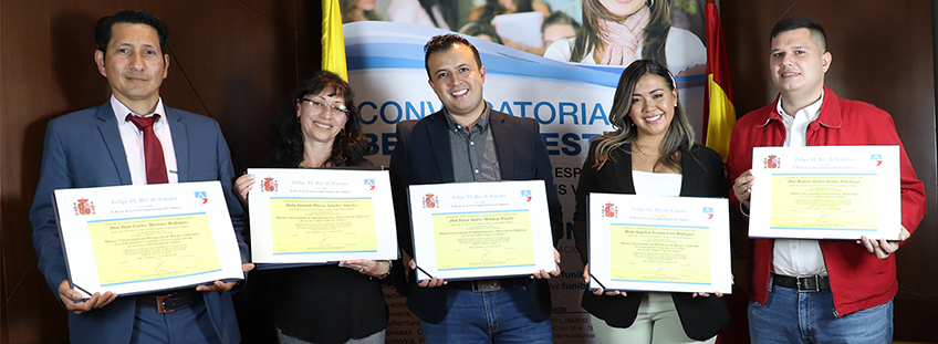 Alumnos colombianos becados por FUNIBER reciben sus diplomas académicos