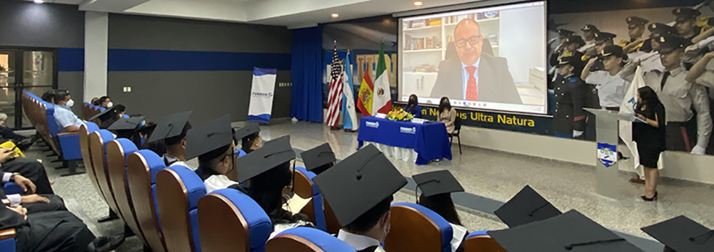 FUNIBER Honduras celebra la entrega de títulos de posgrado a alumnos becados