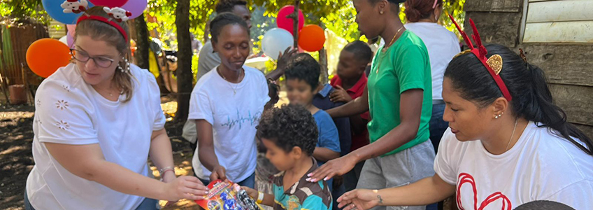 FUNIBER en República Dominicana realiza donación de juguetes al grupo Color Alegría