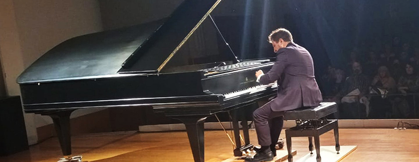 José Luis Nieto celebra un concierto de su gira “Pasión de Falla” en Sagunto