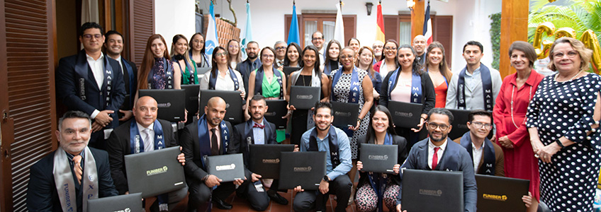 FUNIBER Costa Rica reconoce el éxito de sus becados en una ceremonia de entrega de títulos