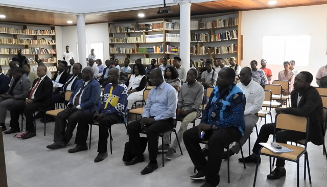 Imagen del público asistente a la presentación realizada en el Centro Internacional de Posgrados de Guinea Ecuatorial “Verónica Eyang”.