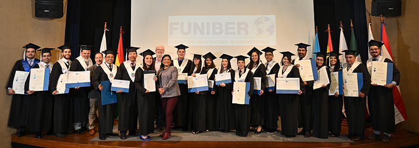 FUNIBER Bolivia celebra una ceremonia de entrega de títulos para su estudiantes becados