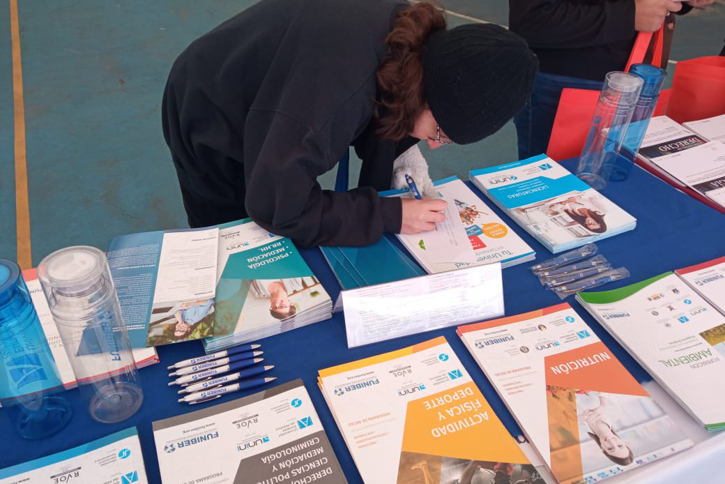 Universidad Funiber FUNIBER México presente en la Feria de Universidades del Colegio Bilbao ...