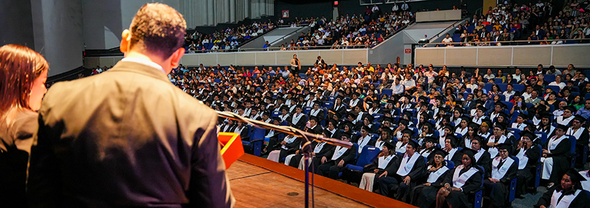 FUNIBER Ecuador celebra un acto de graduación para alumnos becados