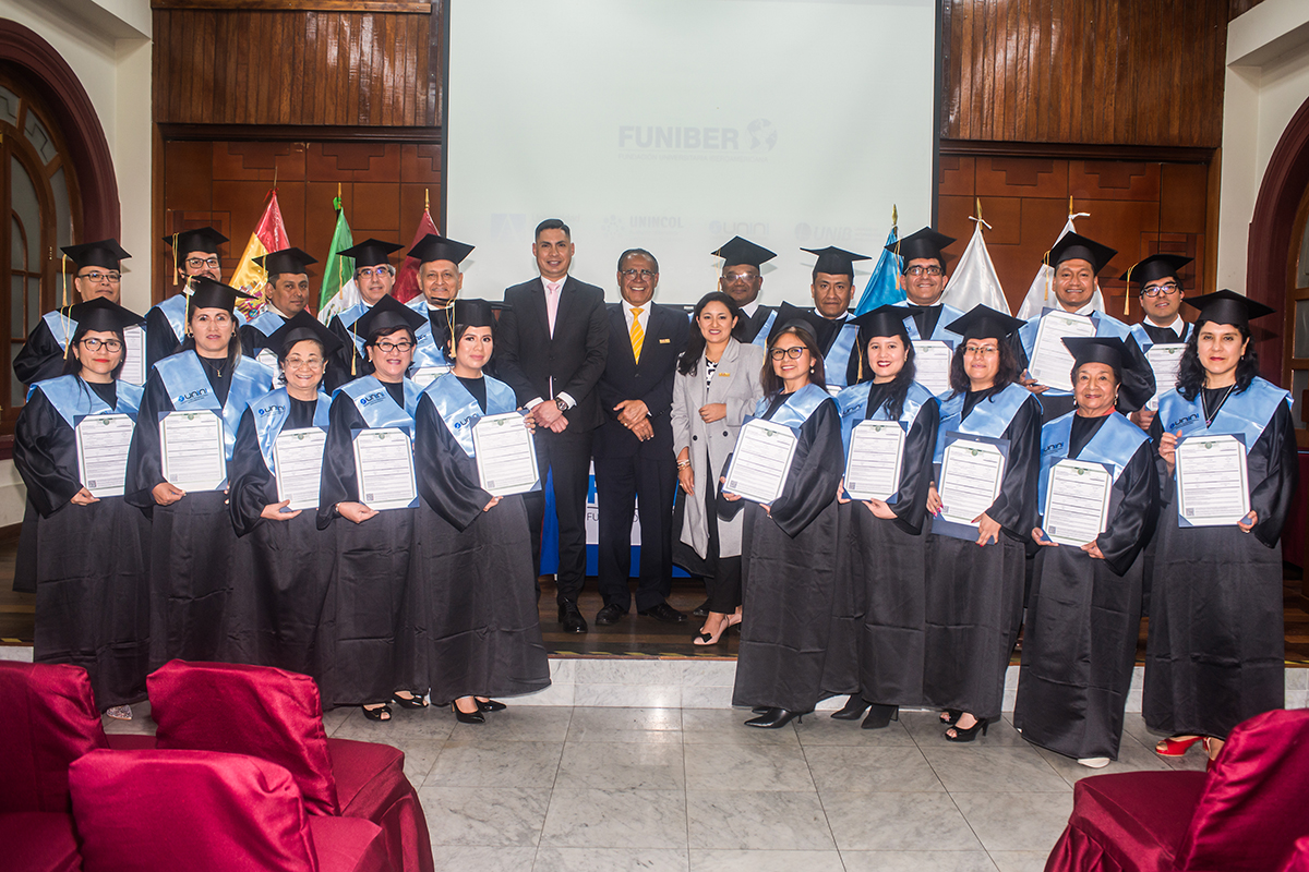 FUNIBER entrega diplomas en Perú