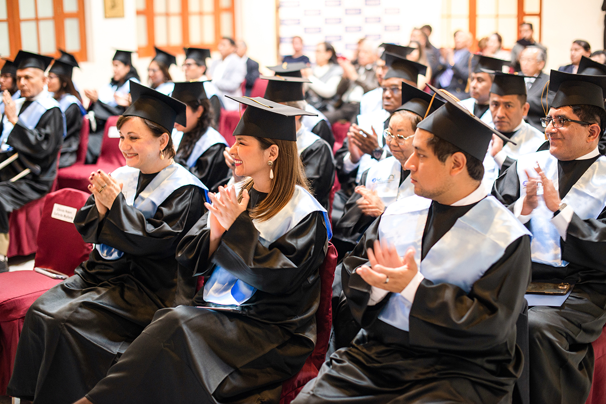 FUNIBER entrega diplomas en Perú