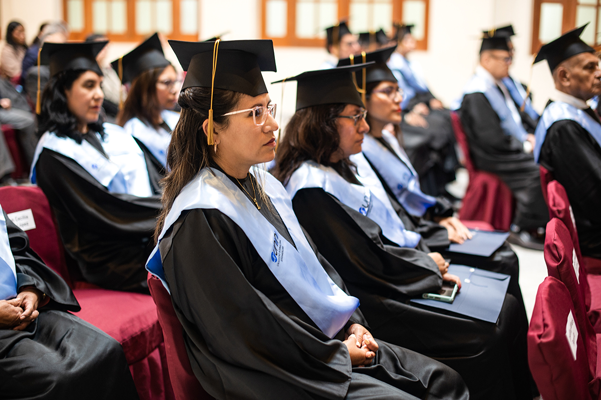 FUNIBER entrega diplomas en Perú