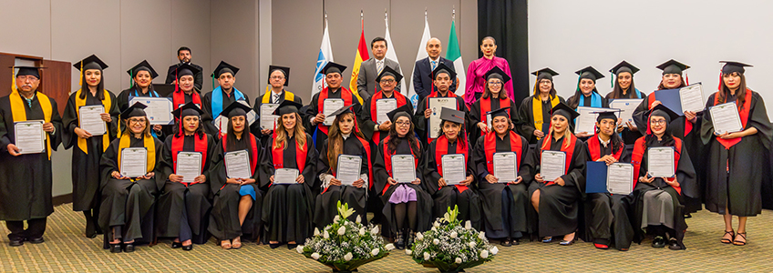 FUNIBER México reconoce a sus estudiantes becados en una ceremonia de entrega de diplomas