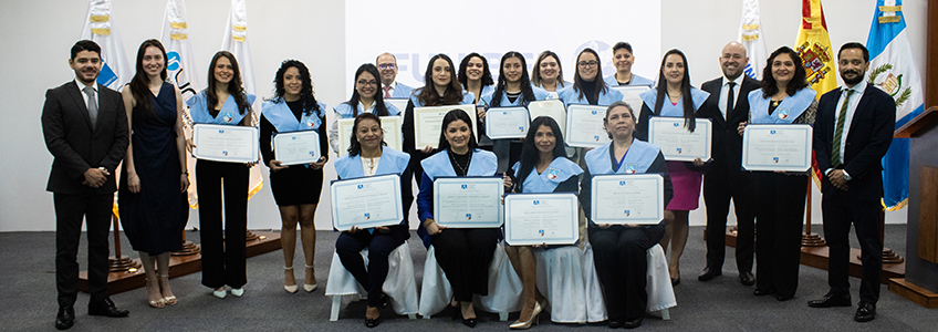 FUNIBER Guatemala reconoce a sus estudiantes becados en una ceremonia de entrega de diplomas