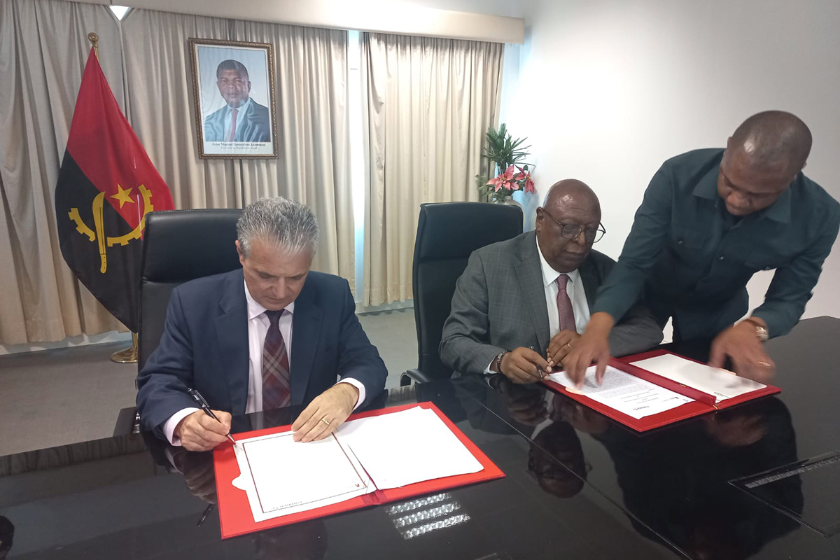 Firma de convenio con el Ministerio de Cultura de Angola