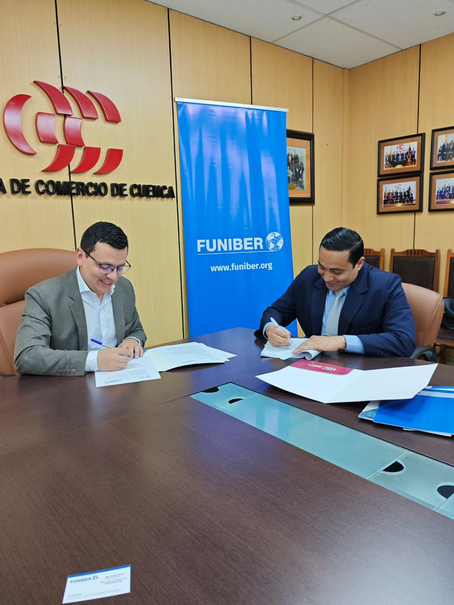 Firma de convenio con la Cámara de Comercio de Cuenca.