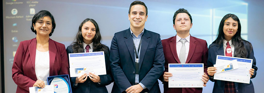 Premio Internacional Preuniversitario FUNIBER Investiga entregado al Colegio ISM North de Quito, Ecuador