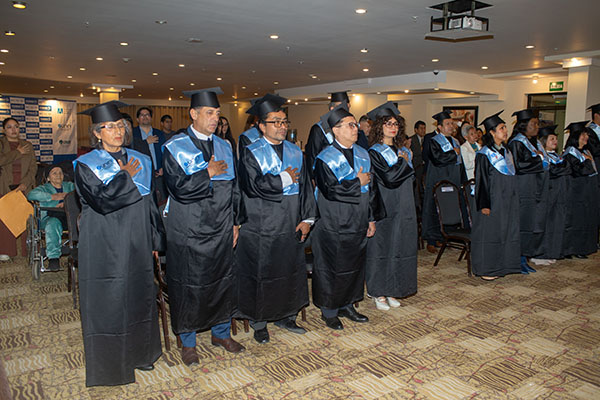 Becados de FUNIBER en acto de graduación.