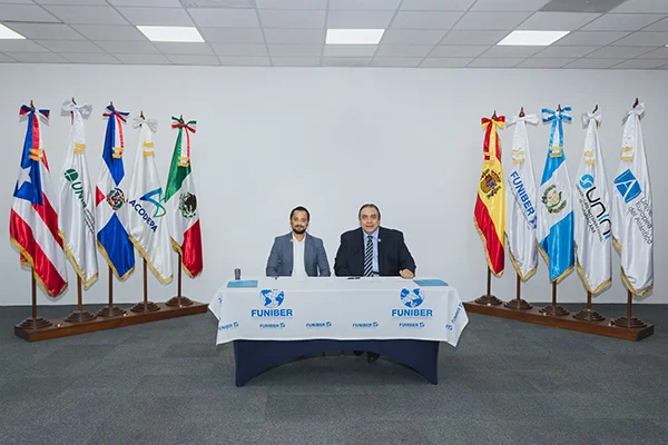 De izquierda a derecha: Dr. Eduardo Silva, director ejecutivo de FUNIBER Guatemala, y el Lcdo. Francisco Lee, presidente de ACODEPA.