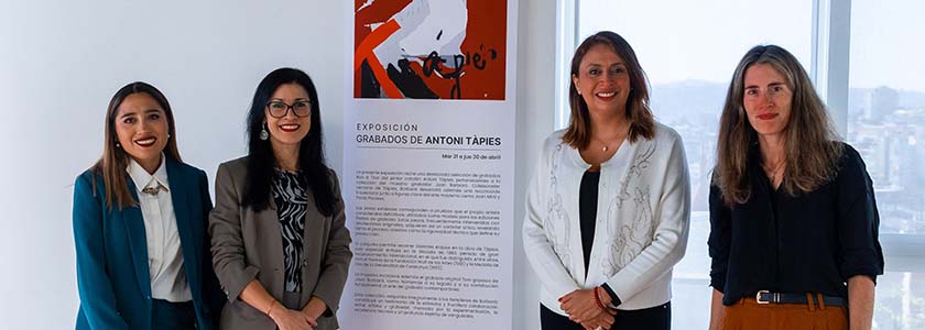 La Obra Cultural de FUNIBER y de la Universidad Europea del Atlántico inaugura la exposición «Tàpies, colección del grabador Barbarà» en Chile