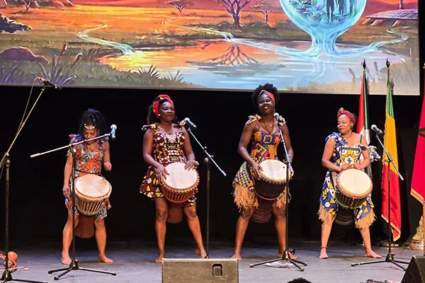 Estas son algunas de las actividades culturales, musicales y artísticas que se realizaron durante la celebración. Grupo musical de Angola.