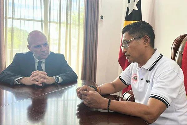 Encuentro del Dr. F. Álvaro Durántez con el Ing. Mariano Assanami Sabino, Viceprimer Ministro del Ministerio de Educación Superior, Ciencia y Cultura de Timor Oriental. 