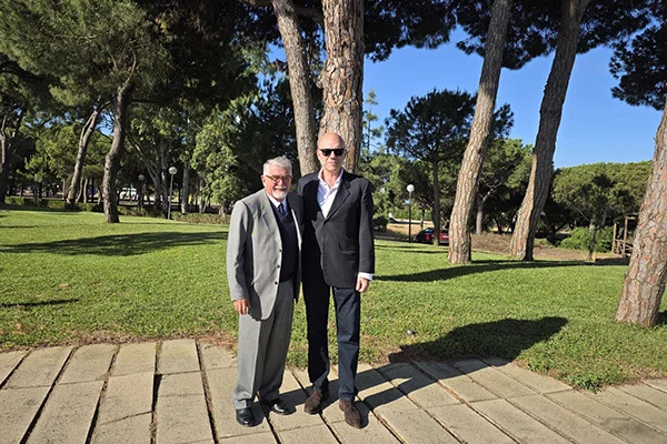 El Dr. Roberto Escalante Semerena, secretario general de la Unión de Universidades de América Latina y el Caribe (UDUALC) junto con el Dr. F. Álvaro Durántez.