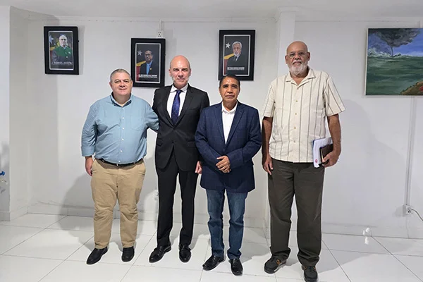 De izquierda a derecha: Filipe Silva, F. Álvaro Durántez, Jose da Costa Belo y Azancot de Menezes.
