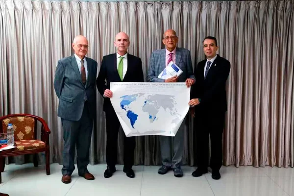 De izquierda a derecha: el profesor Dr. José Luis Salas Marques, el Dr. F. Álvaro Durántez, el Dr. Rui José da Cunha y el Dr. Jorge Valente.