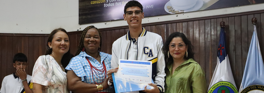 FUNIBER entrega el reconocimiento al ganador del Premio Internacional Preuniversitario FUNIBER Investiga en ceremonia en Colombia