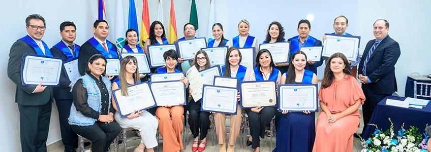 FUNIBER Bolivia realiza un acto de entrega de diplomas a sus alumnos becados
