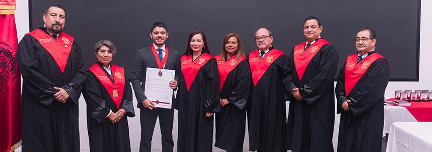 Director del Centro Jurídico de Investigación y Desarrollo, institución promovida por FUNIBER, recibe un reconocimiento por su trayectoria jurídica en Guatemala